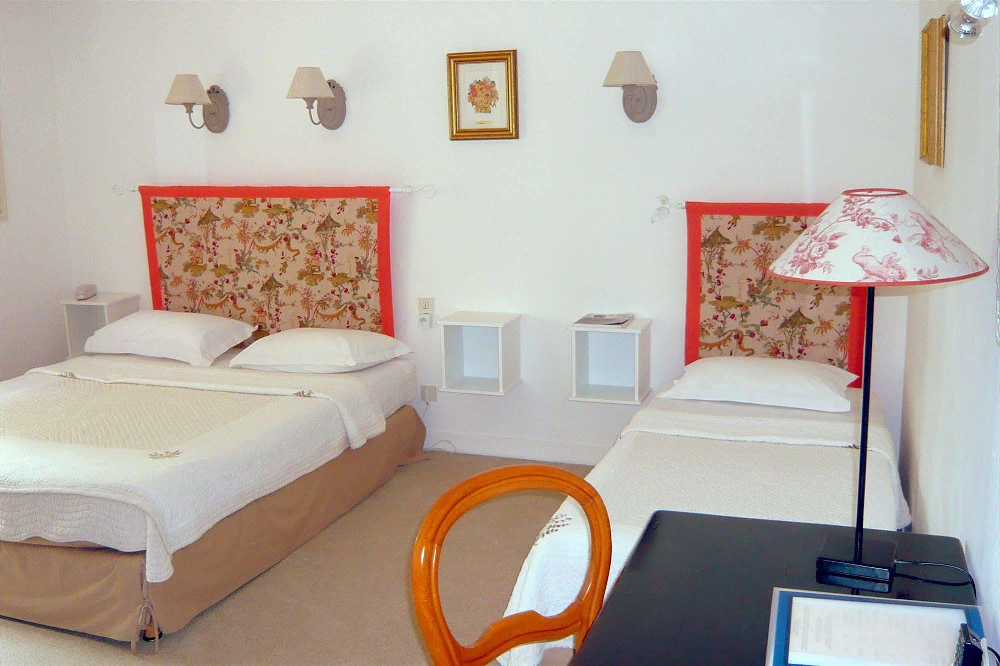Hotel Mistral Mas-Blanc-des-Alpilles Exterior photo