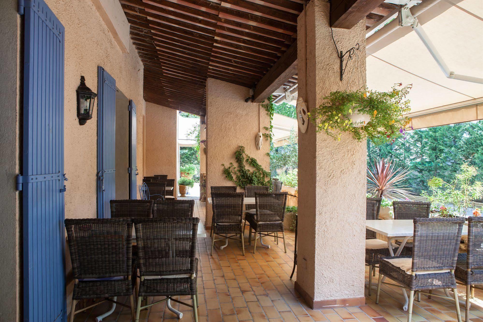 Hotel Mistral Mas-Blanc-des-Alpilles Exterior photo